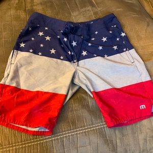 . Men’s size 33 Travis Mathew’s golf shorts.